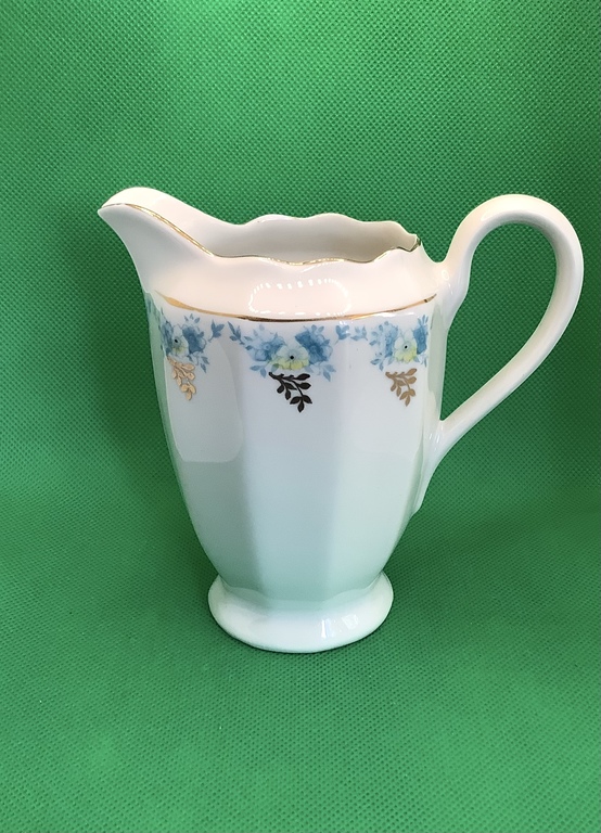 Piena kanna (krējuma kanna) no Rubens servisa.Vecs,pirmais zīmols. Piena krūze (krējums) no servisa RUBENSS (RUBENS) Kafijas servīze Ražošanas gadi: 30. gadi ... 20. gadsimta 50. gadi Veidlapas autors: Porcelāna fabrika \