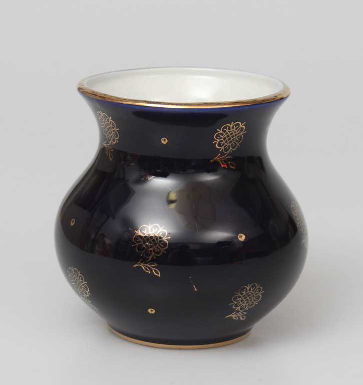 Фарфоровая ваза с кобальтом и позолотой