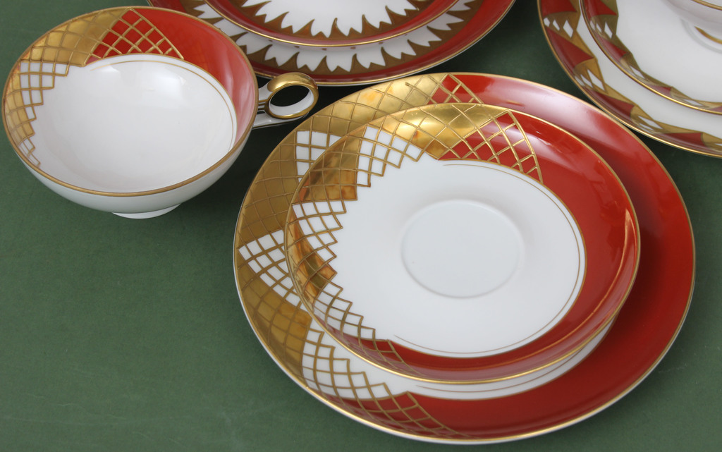 Porcelain cups with saucers and plates (for 6 people)