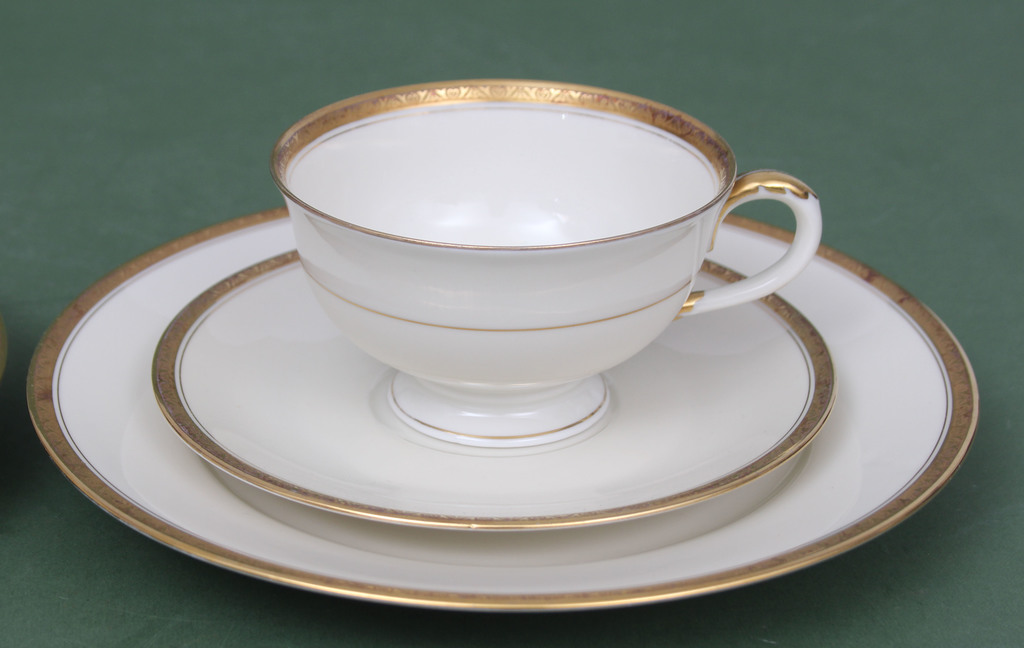 Porcelain cups, saucers and plates (for 2 persons)
