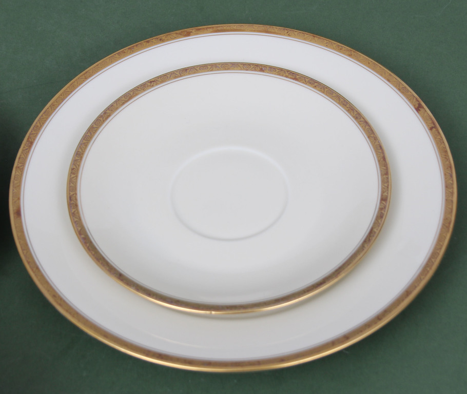 Porcelain cups, saucers and plates (for 2 persons)