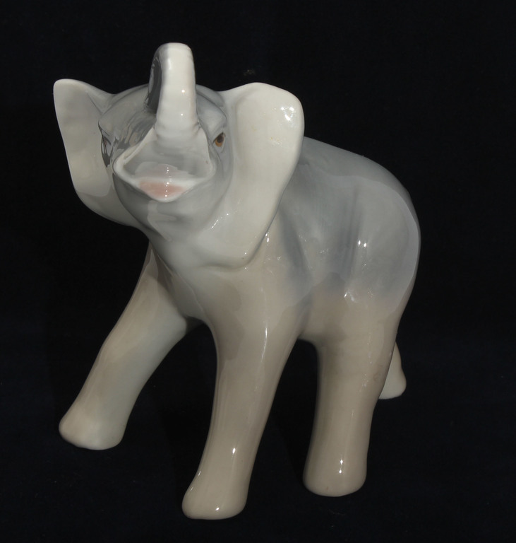 Фарфоровая статуэтка ''Слон''