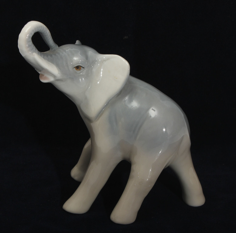 Фарфоровая статуэтка ''Слон''
