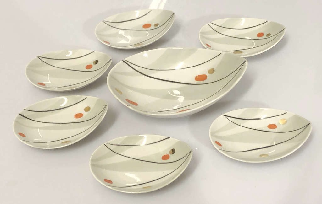 Set of porcelain serving dishes (1+6 pcs.)