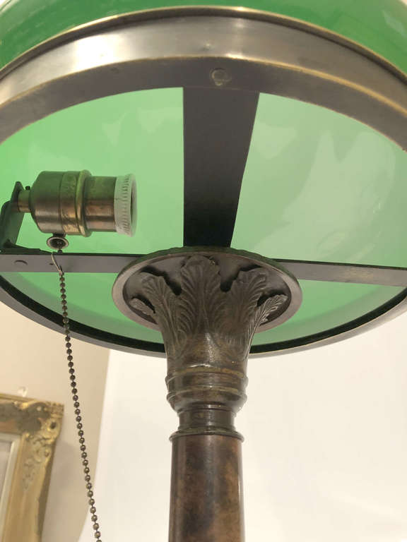 Лампа в стиле ампир с бакелитовой чашей для письма