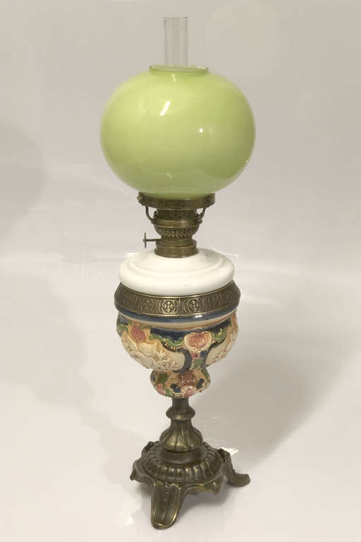 Бронзовая керосиновая лампа в стиле барокко