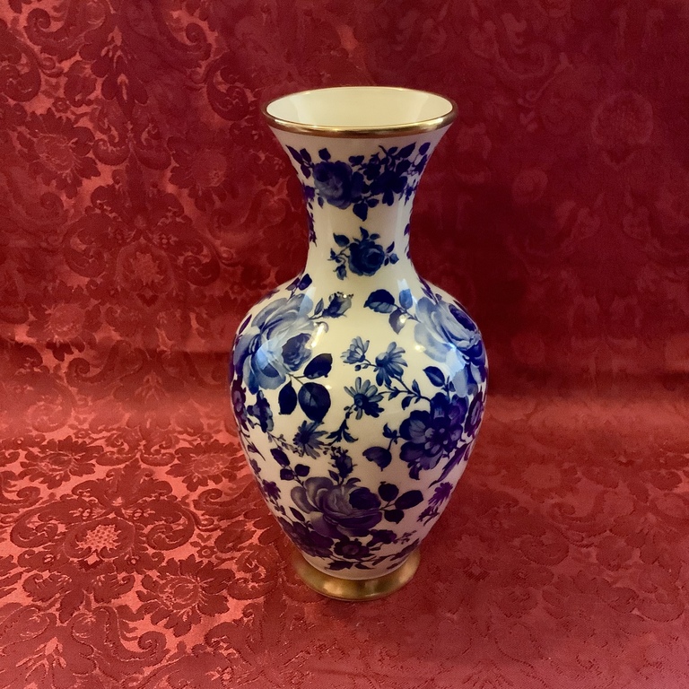Vase Bavaria 1930. Hand-painted with cobalt paints. Gold lining.