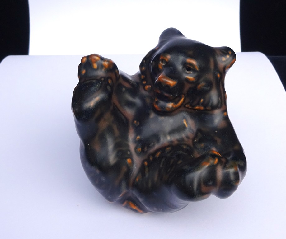 Фарфоровая фигурка медведя, дизайн Кнуда Хина, Royal Copenhagen.