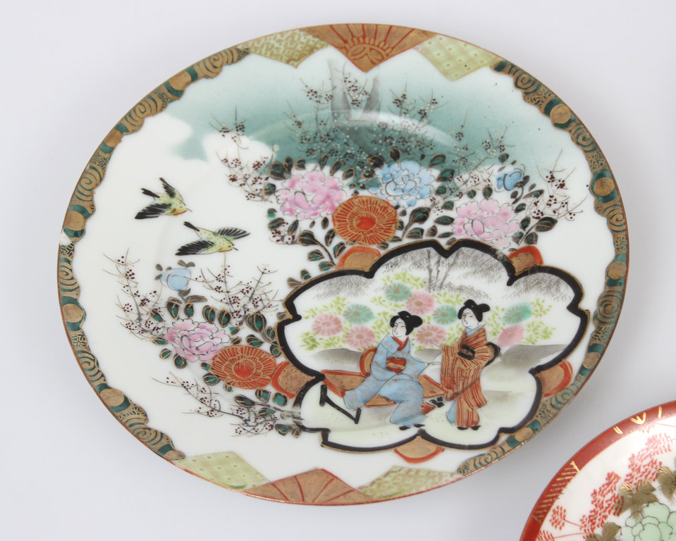 Painted porcelain plates with an Asian motif (5 pcs.)