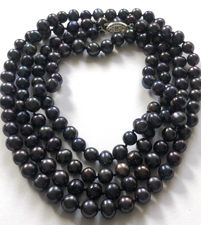 Black Tahitian pearl beads.