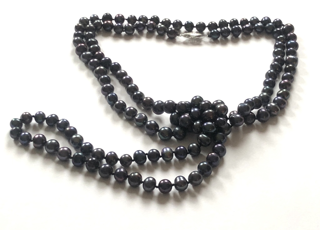 Black Tahitian pearl beads.