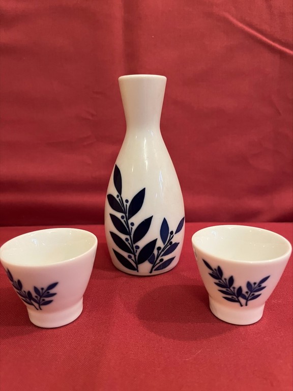 Porcelain sake decanter