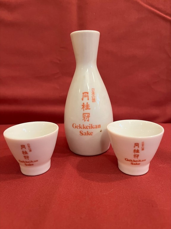 Porcelain sake decanter