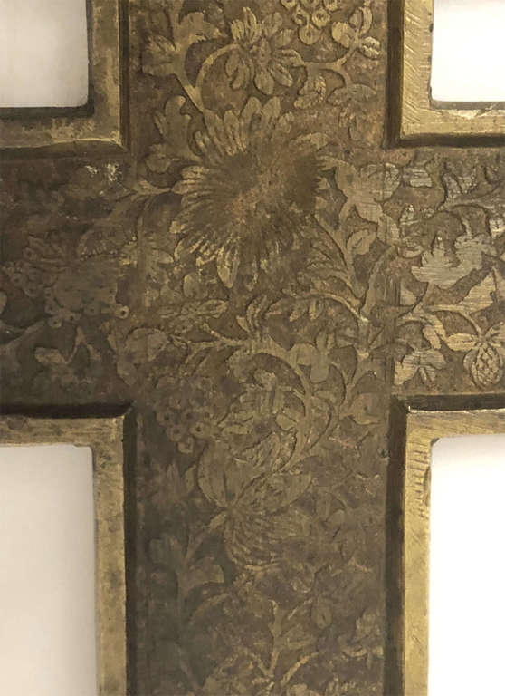 Bronzas ikonkrusts ar divkrāsu emalju