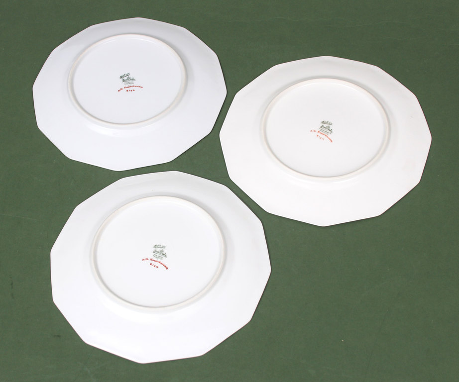 Три тарелки с Курляндским декором
