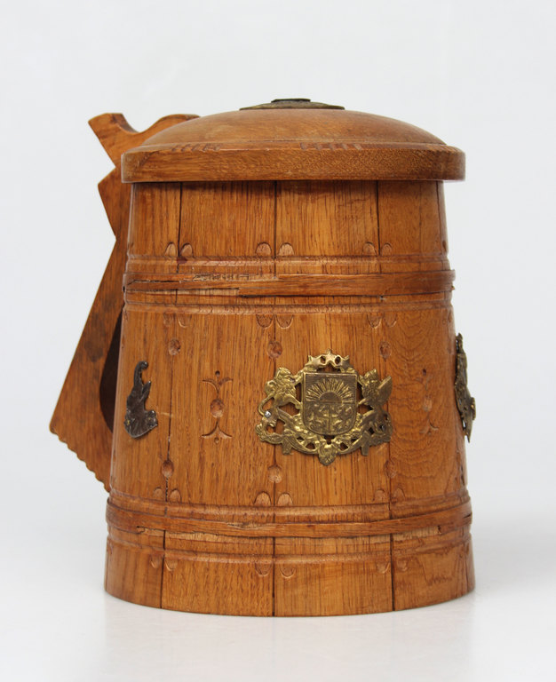 Деревянная пивная чашка/кружка с крышкой ''Боже, благослови Латвию''