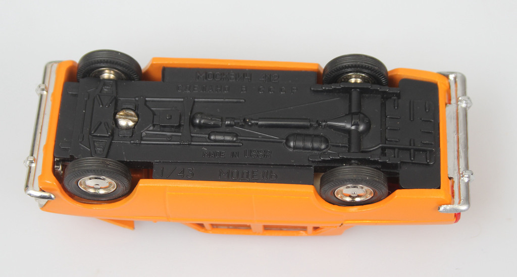 Car model Orange Moskvic