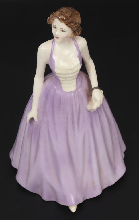 Porcelāna figūra ''Dāma lillā kleitā''