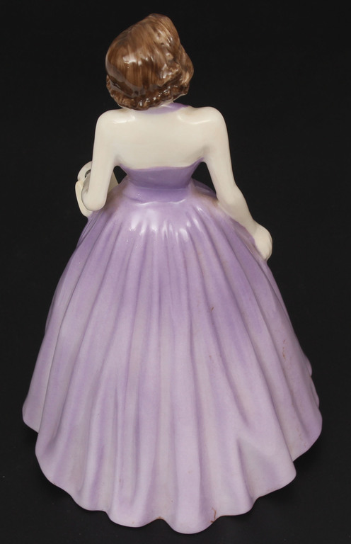 Porcelāna figūra ''Dāma lillā kleitā''