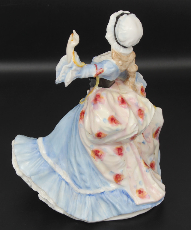 Porcelāna figūra ''Dāma krāšņā kleitā''