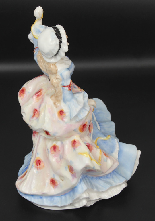 Porcelāna figūra ''Dāma krāšņā kleitā''
