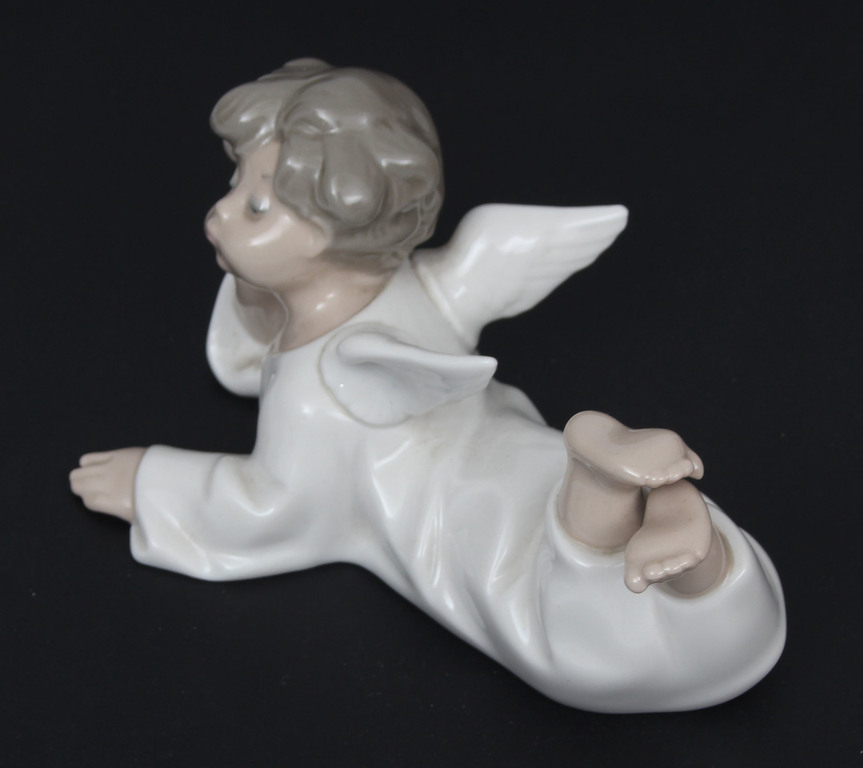 Porcelāna figūriņa ''Guļošais eņģelītis''