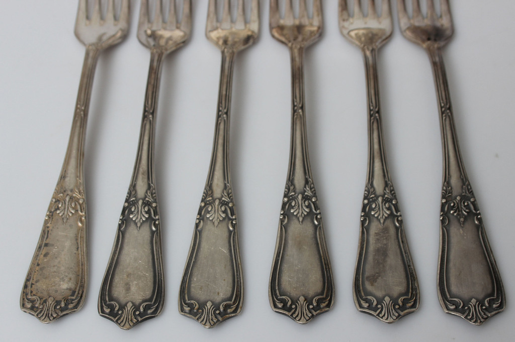 Metal cutlery set