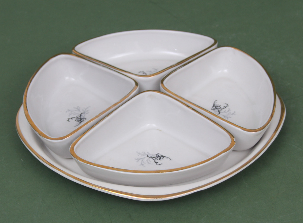 Set of porcelain serving dishes (1+4 pieces)