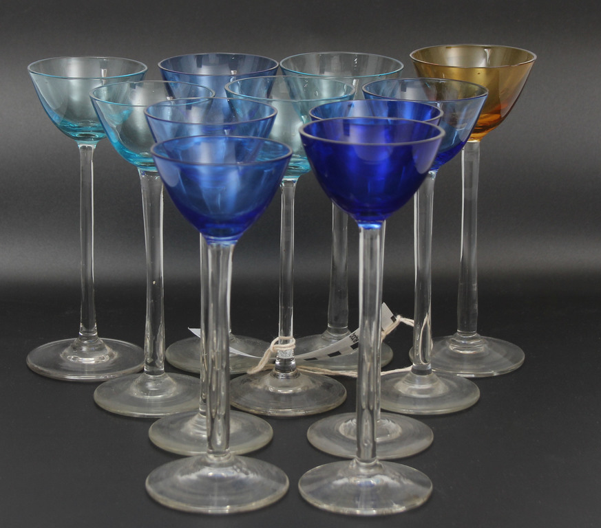 Iļģuciema krāsainā stikla liķiera glāzītes (11 gab.)
