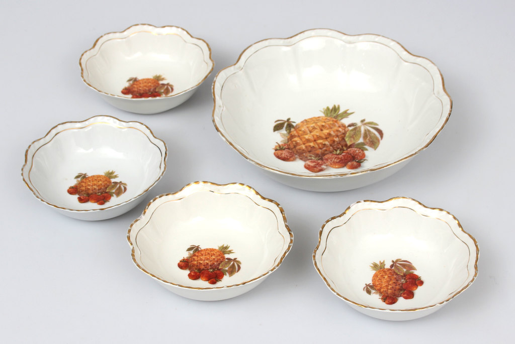 Jessen porcelain fruit bowls (5 pieces)