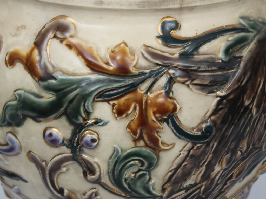 Fainece vase with painting