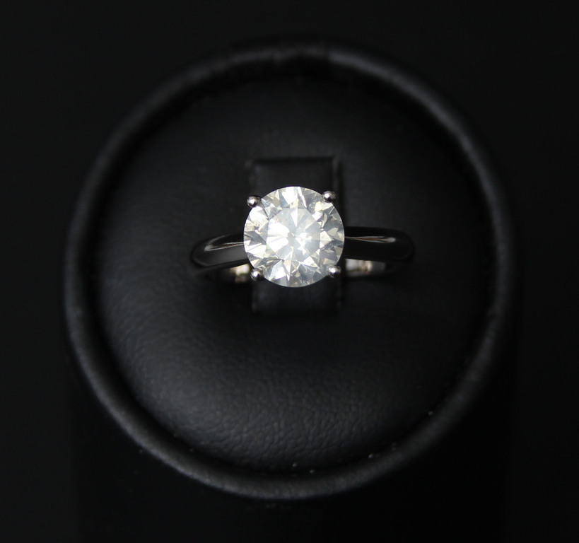White gold ring with diamond 2.09 ct