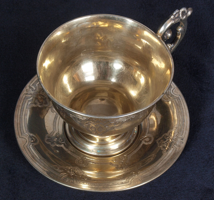 Позолоченная серебряная чашка с блюдцем