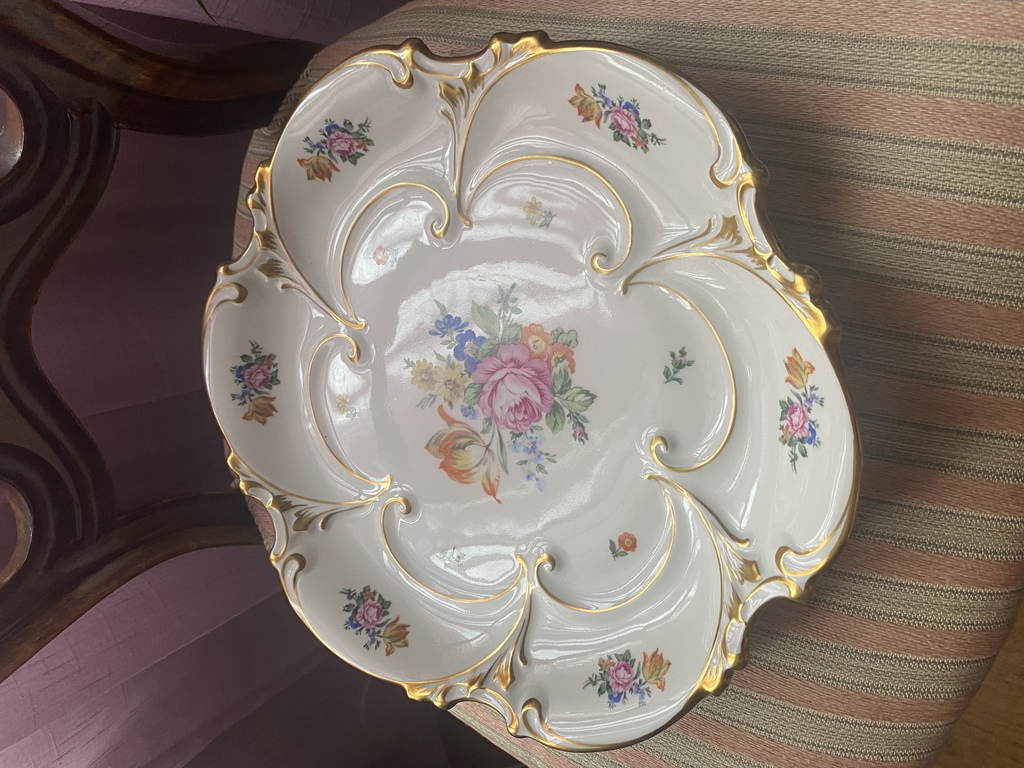 Jlmenau Graf Von Henneberg self-service decorative plate with gilded decoration