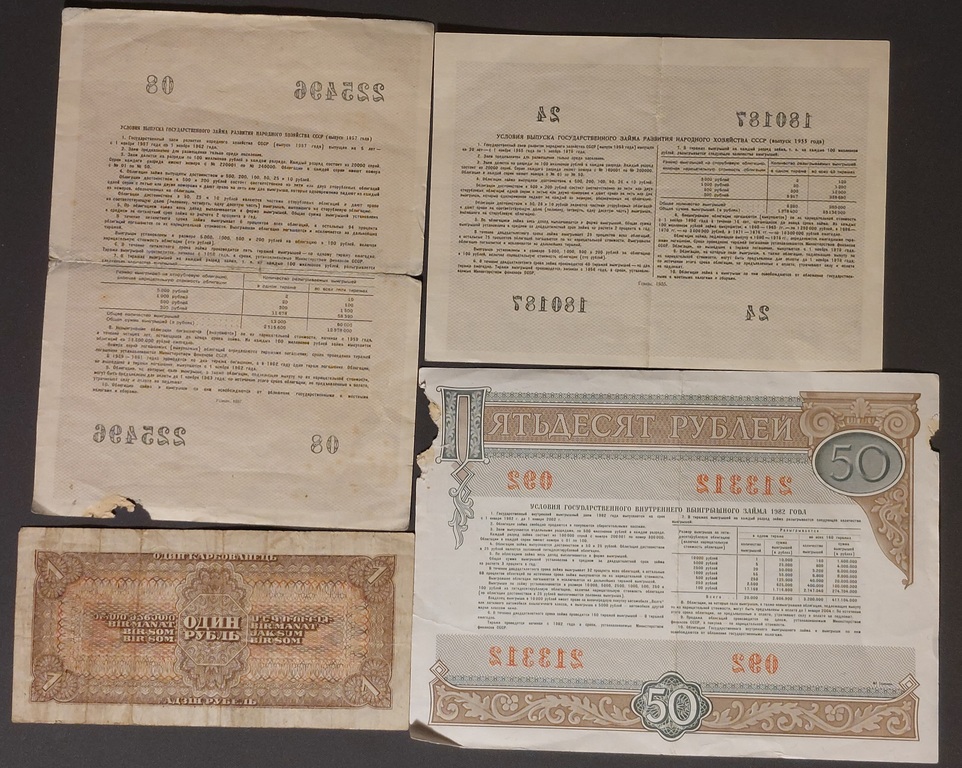 3 obligācijas, nominālvērtība 10 (55 g.) 50 (57 g.) 100 rubļi (82 g.); 1 rublis (1938 g.)