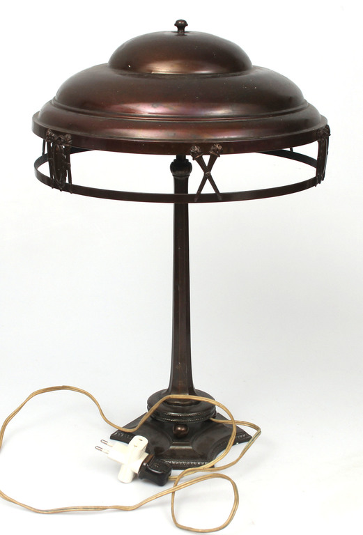 Misiņa galda lampa