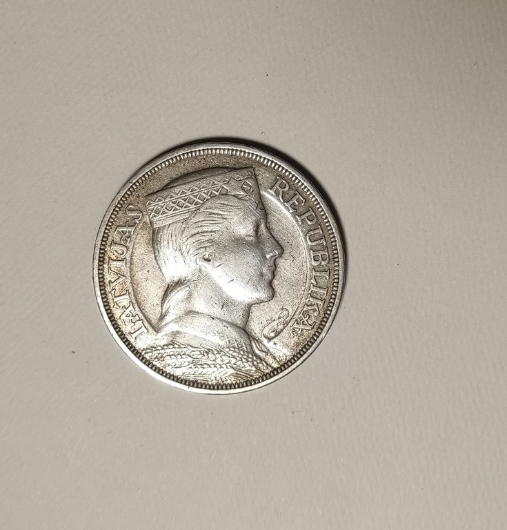 Серебряная монета 5 латов, 1931 г., 3,7 см x 3,7 см