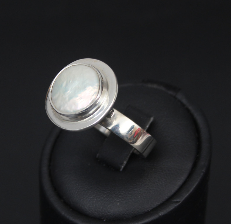 Silver ring with a pearl
