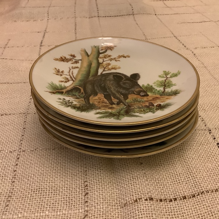 Thomas, Germany. Saucers with Hunting theme, 5 pcs.