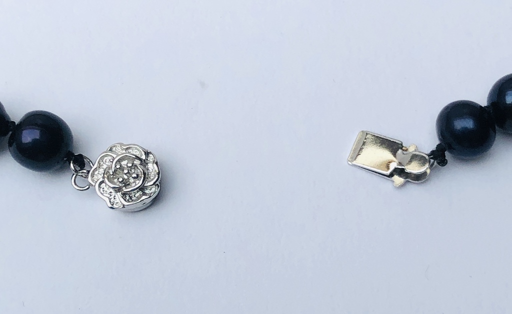 Ожерелье из натурального черного жемчуга с серебряной застежкой и серьгами