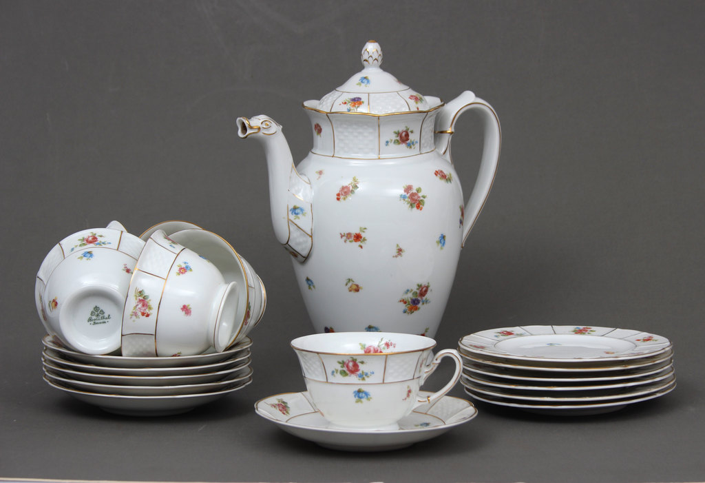 Porcelain tea set for 6 persons