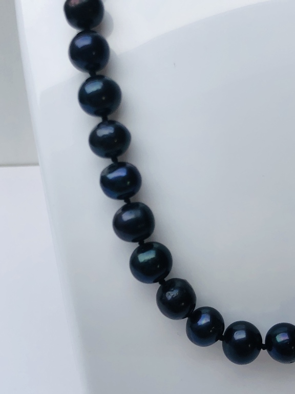Black Tahitian pearl beads and earrings