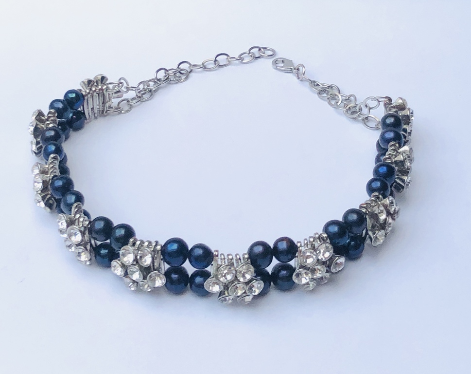 Necklace with natural black pearls and other metal elements