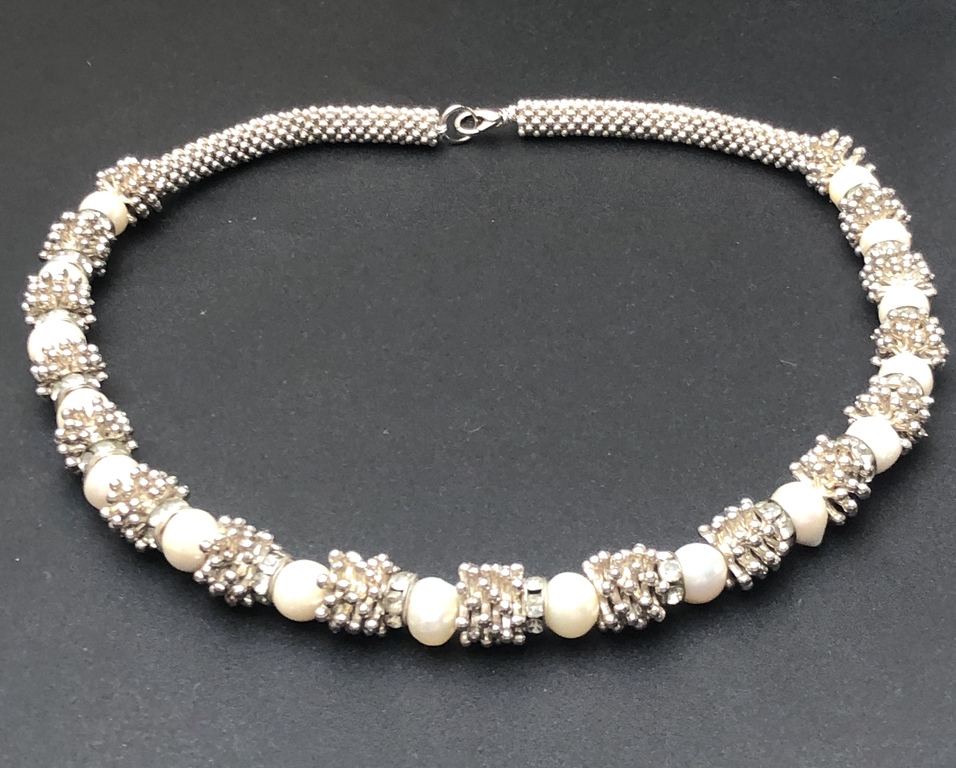 Necklace with natural pearls and other metal elements
