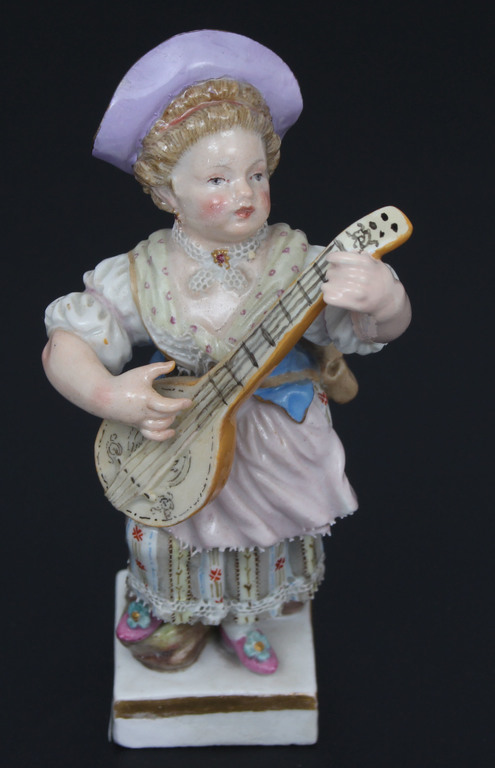Porcelāna figūra ''Meitene ar mandolīnu''