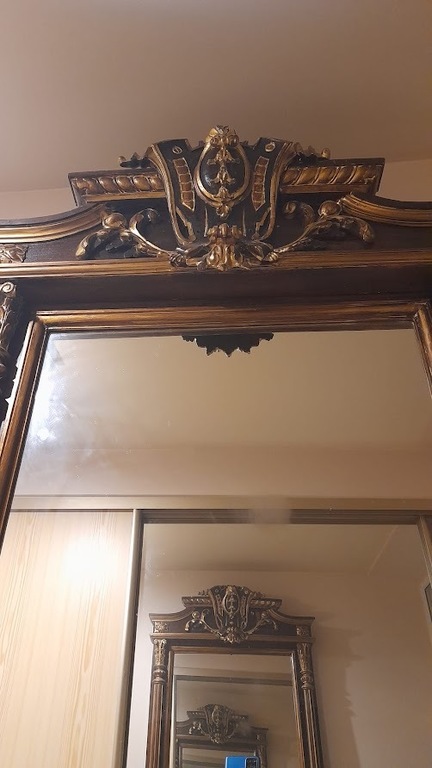 Mirror with chest of drawers