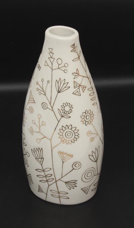 Фарфоровая ваза с позолотой