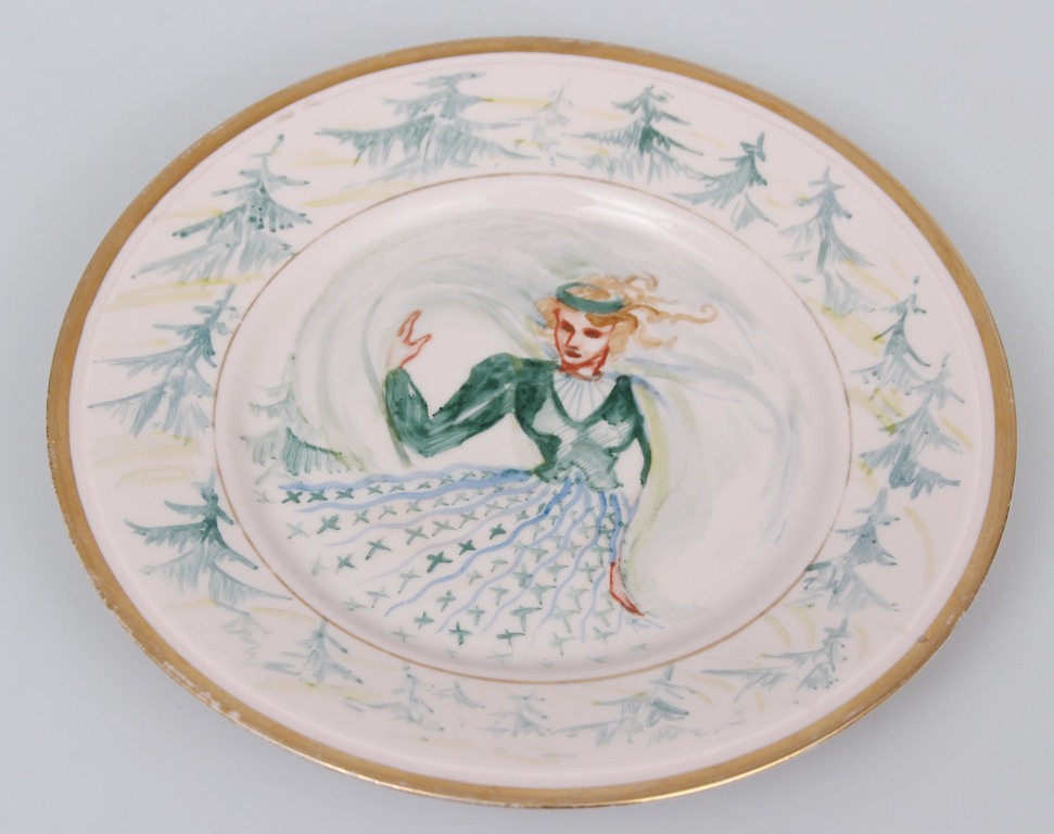 Porcelain plate with painting 
