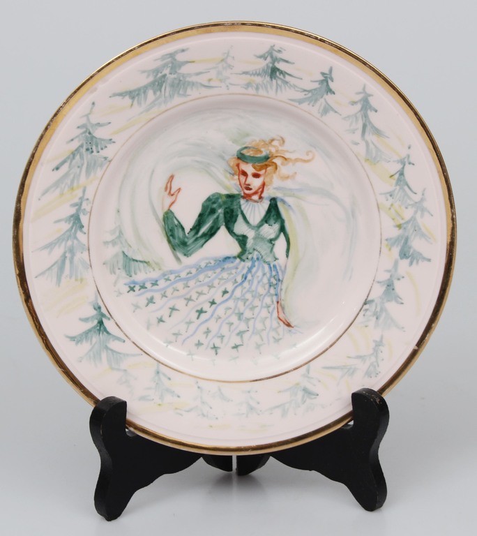 Porcelain plate with painting 