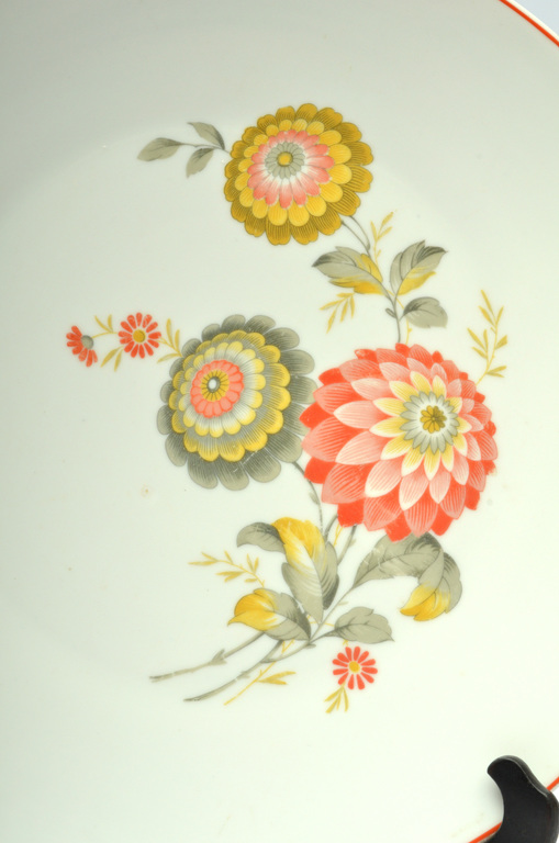 Porcelain plate ''Flowers''